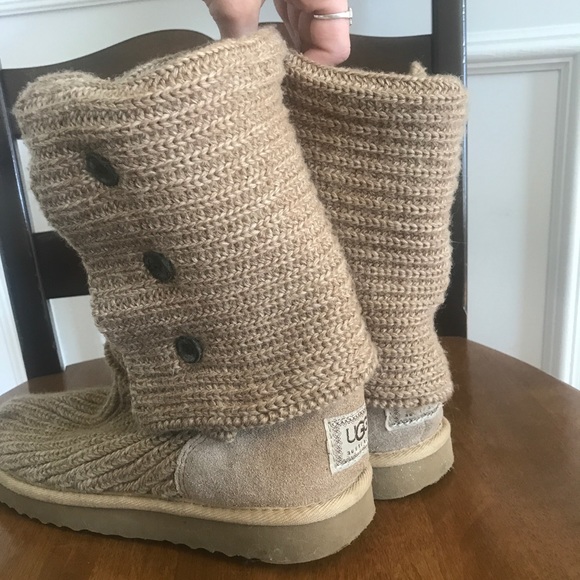 UGGS - Picture 5 of 6